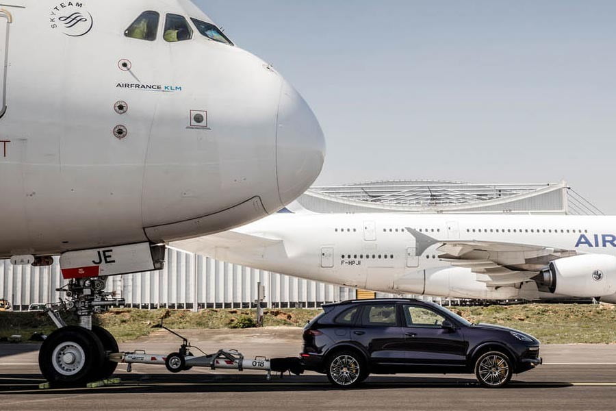 Porsche Cayenne τράβηξε Airbus A380 285 τόνων! (+video)