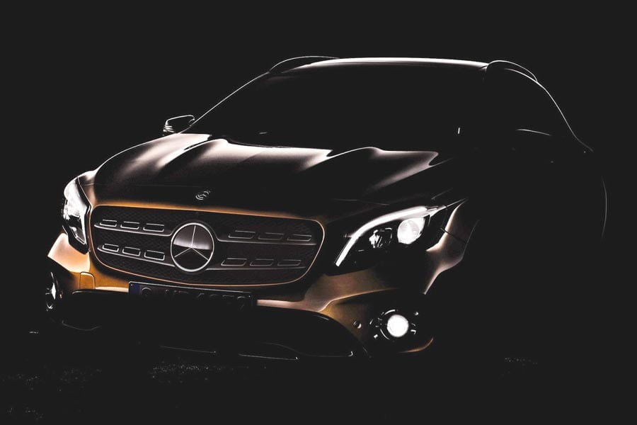 Στο σκοτάδι η ανανεωμένη Mercedes-Benz GLA