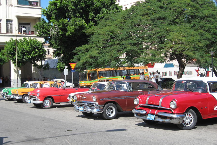 Η Κούβα άρει το εμπάργκο εισαγωγής αυτοκινήτων