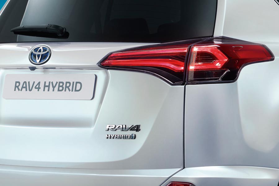 Νέο Toyota RAV4 Hybrid θα κάνει πρεμιέρα στις 2 Απριλίου