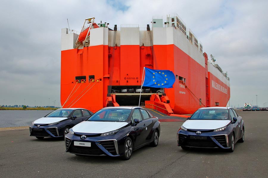 Το υδρογονοκίνητο Toyota Mirai πάτησε πρώτη φορά στην Ευρώπη