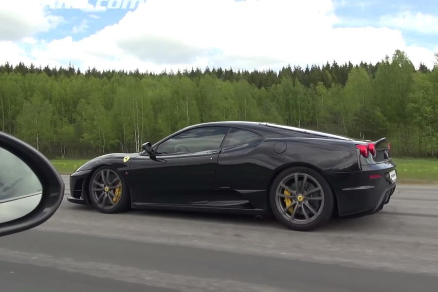 Ferrari F430 Scuderia κοντράρεται με Porsche 911 GT3 (video)