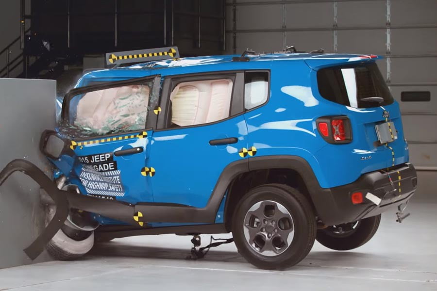 Οριακό το Jeep Renegade στο crash test μικρής μετωπικής επιφάνειας