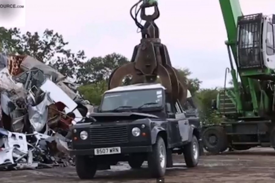 ‘Aδοξο τέλος για ένα Land Rover Defender (video)