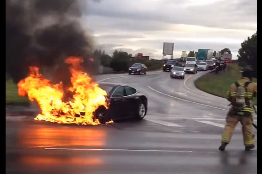 Φωτιά σε Tesla Model S «έκαψε» τις μετοχές της εταιρίας
