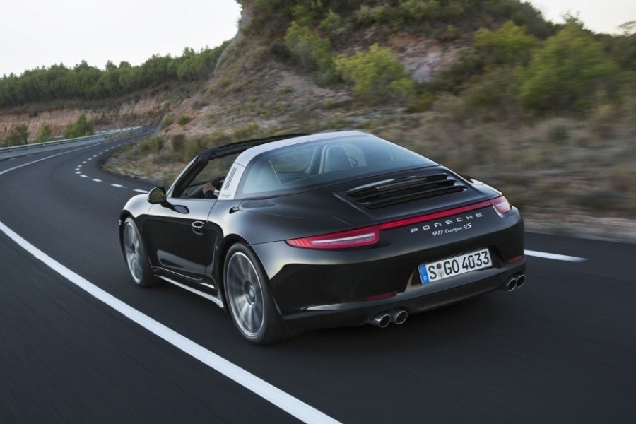 Νέα Porsche 911 Targa με ρετρό και πολύ δυναμική σχεδίαση