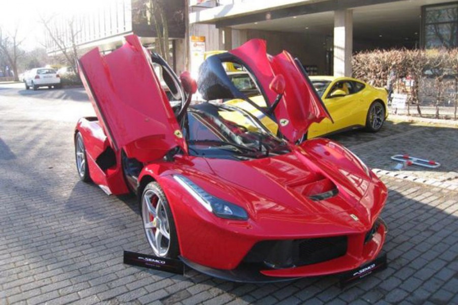 Η πρώτη μεταχειρισμένη Ferrari LaFerrari