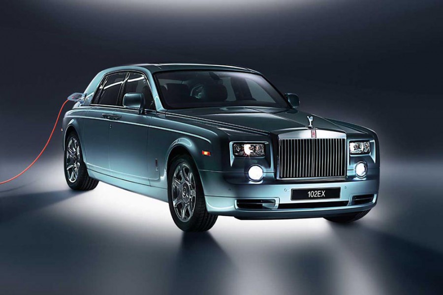 Οι Rolls-Royce μπαίνουν στην πρίζα για χάρη της οικονομίας