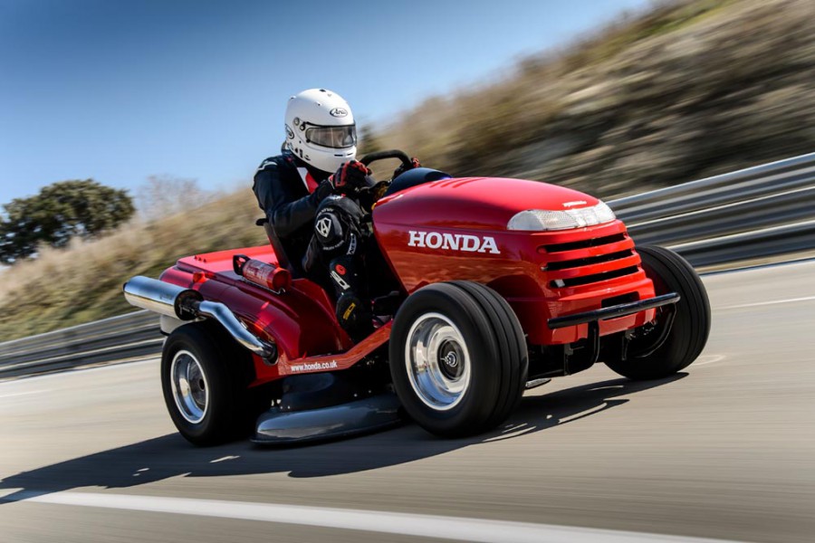 H 1.000άρα χλοοκοπτική μηχανή της Honda έκανε ρεκόρ ταχύτητας!