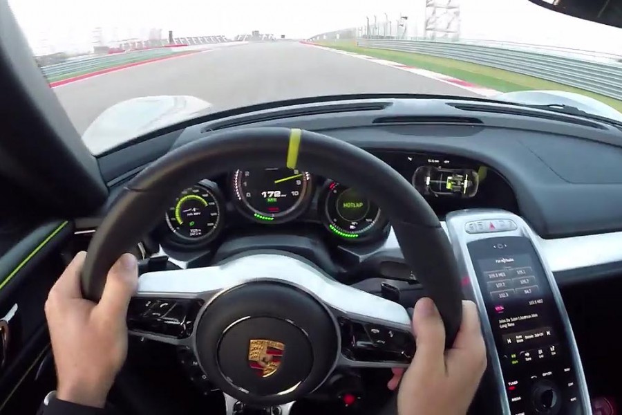 Από την θέση του οδηγού με Porsche 918 Spyder (video)