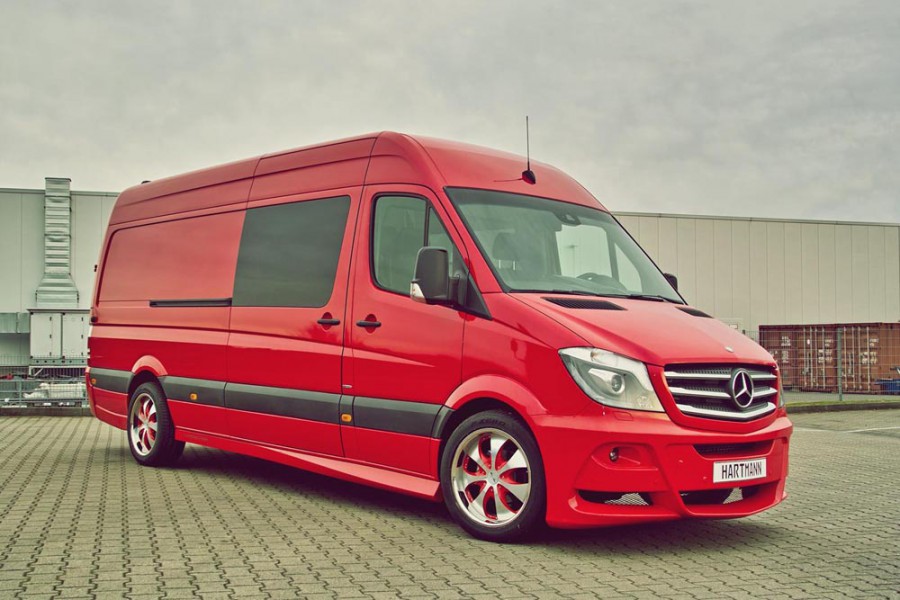 Το «Red and racy» Mercedes Sprinter by Hartmann