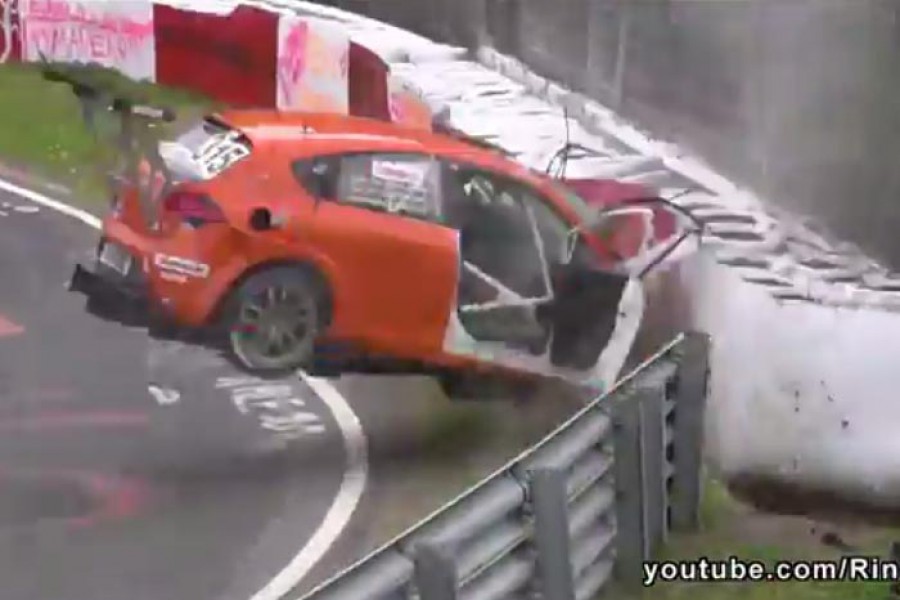 Σφοδρή σύγκρουση SEAT Leon στο Nurburgring (video)