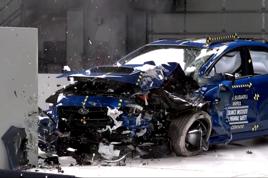 «Σκληρό καρύδι» το Subaru Impreza WRX σε crash tests (video)