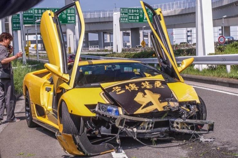 Οδηγός με Lamborghini Diablo την “χάνει” στην ευθεία (video)