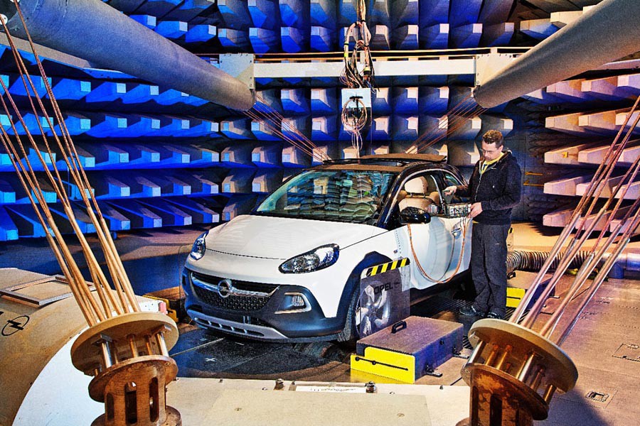 Το Opel ADAM ROCKS έχει «ζώνη μηδενικών παρεμβολών»