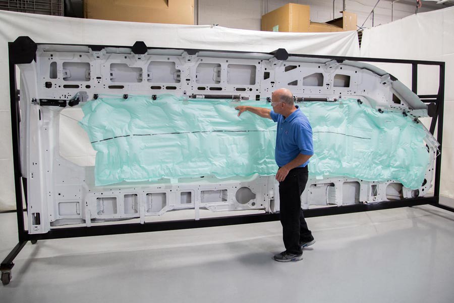 Τεράστιοι αερόσακοι κουρτίνας σε Ford Transit 15 θέσεων