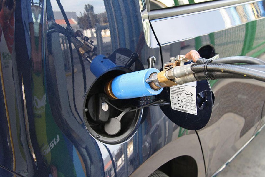 Νομιμοποιείται η μετατροπή φυσικού αερίου στα αυτοκίνητα