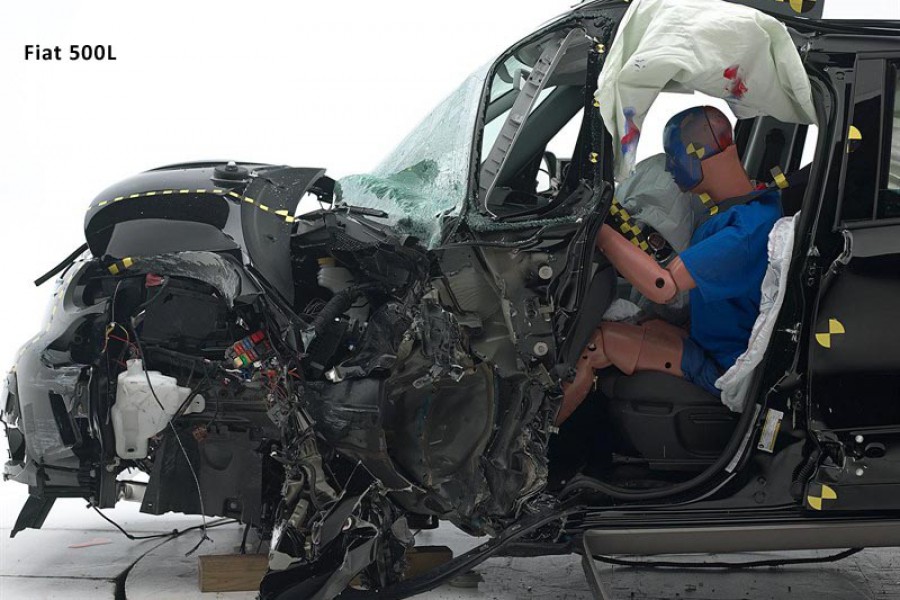 Απέτυχαν σε crash test 500L, Juke, Leaf, Mazda5 (+video)