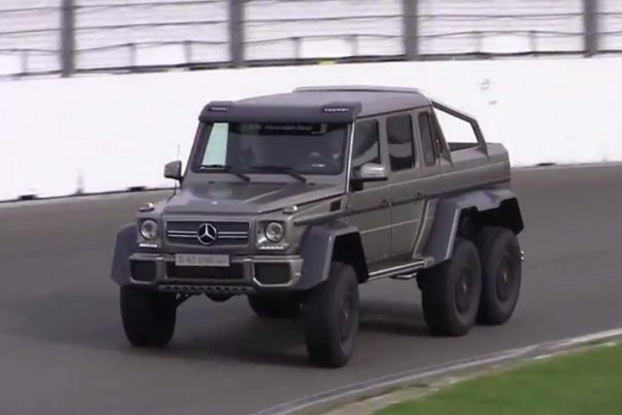 Η Mercedes G 63 AMG 6×6 σε πίστα μαζί με supercars (video)