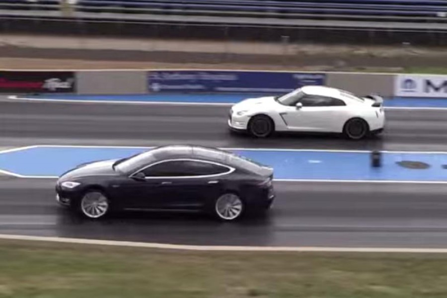 Κόντρα Tesla Model S vs Nissan GT-R (video)