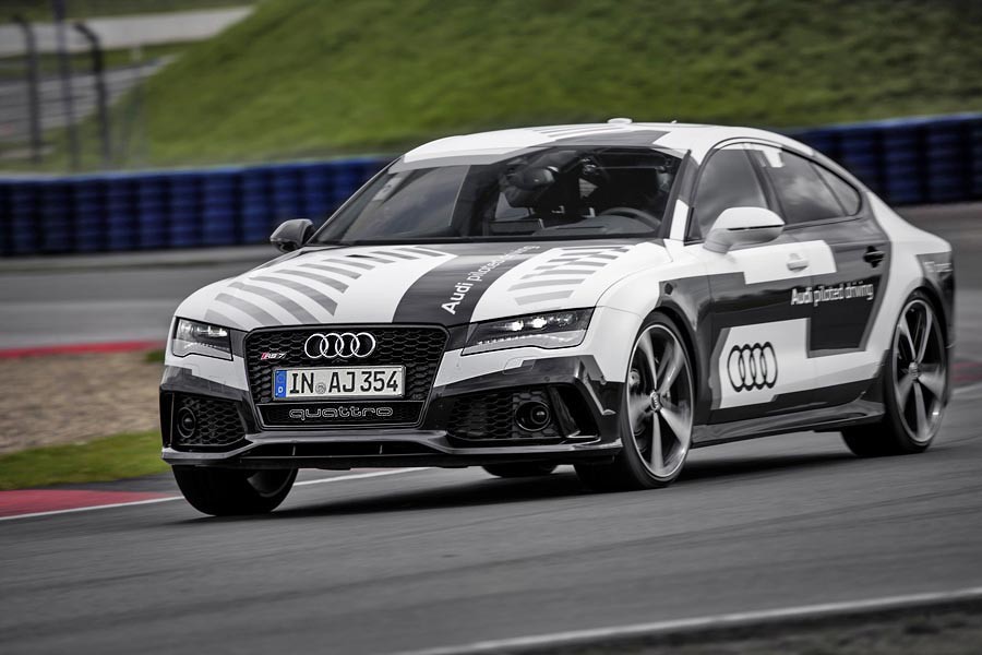 Audi RS7 τρέχει στην πίστα του Hockenheim χωρίς οδηγό! (+video)