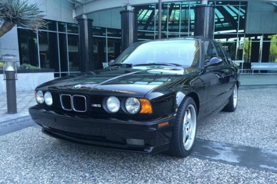 BMW M5 του 1993 πωλείται πιο ακριβά από την καινούργια!