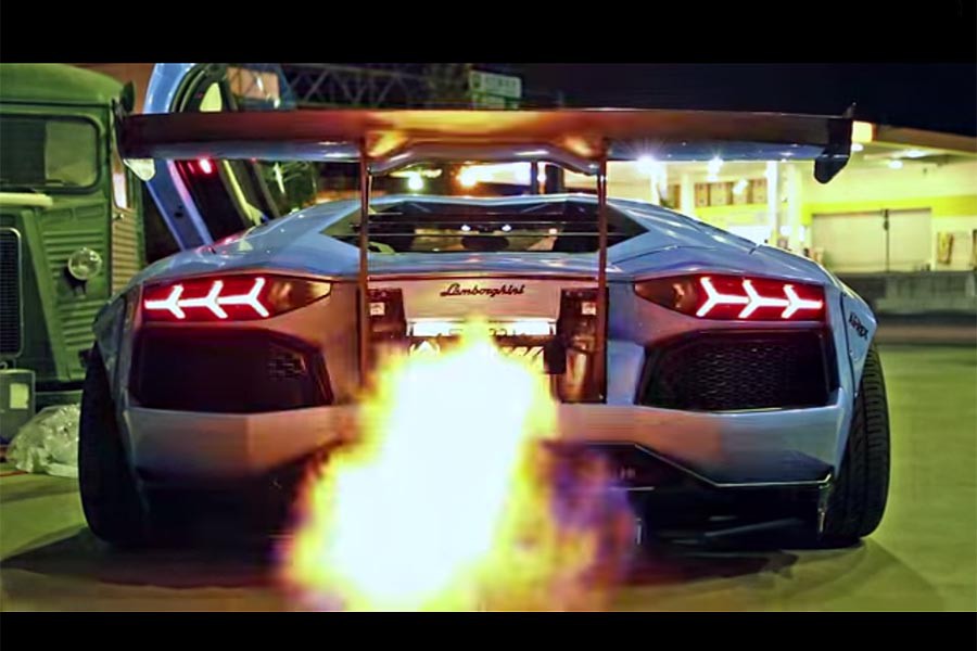 Εκρηκτική Lamborghini Aventador με εξάτμιση – φλογοβόλο! (video)