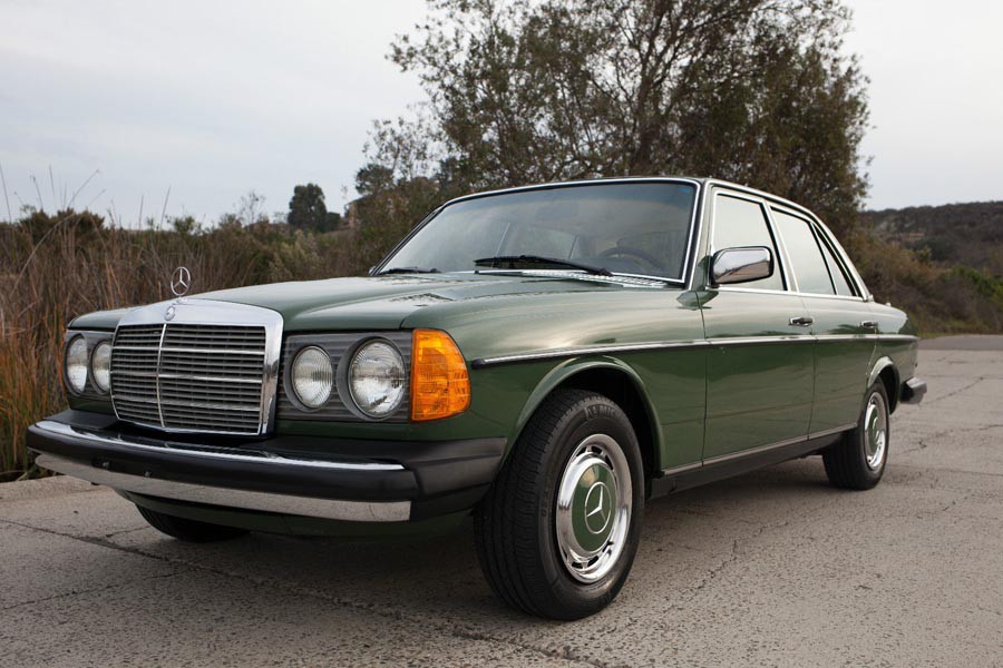 Αυτή τη Mercedes 300D του 1977 θα τη ζηλέψετε!