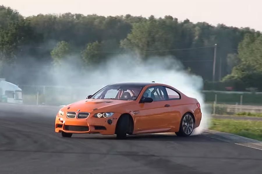 Αγωνιστική BMW M3 E92 δεν ισιώνει πουθενά! (video)