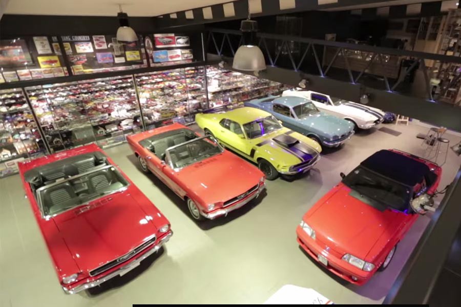 Απίστευτη συλλογή με πάνω από 5.500 Ford Mustang! (+video)