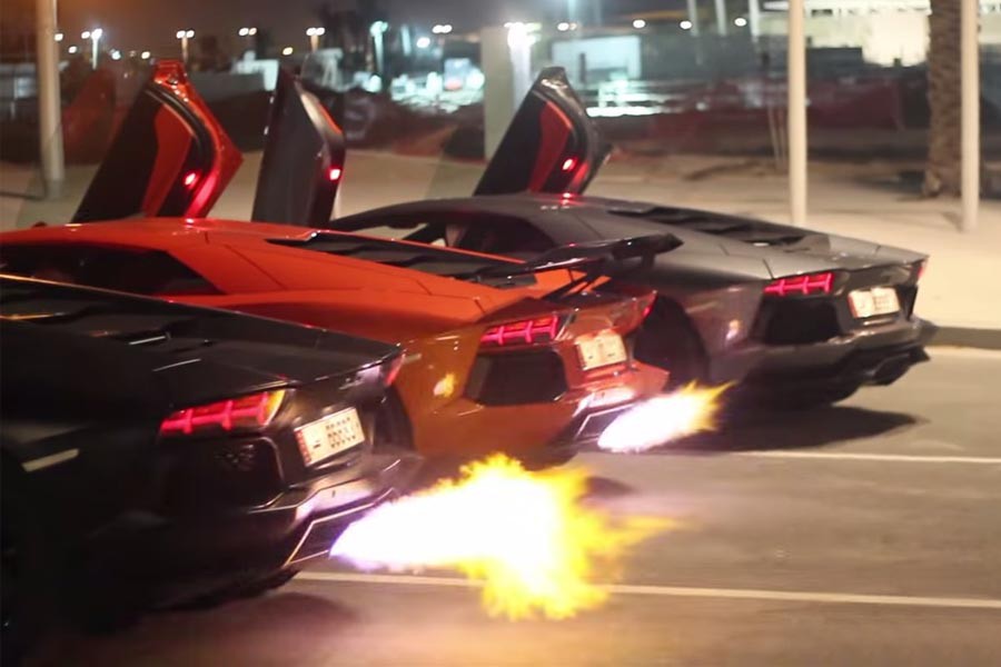Ποια Lamborghini Aventador έχει τη μεγαλύτερη… φλόγα; (video)