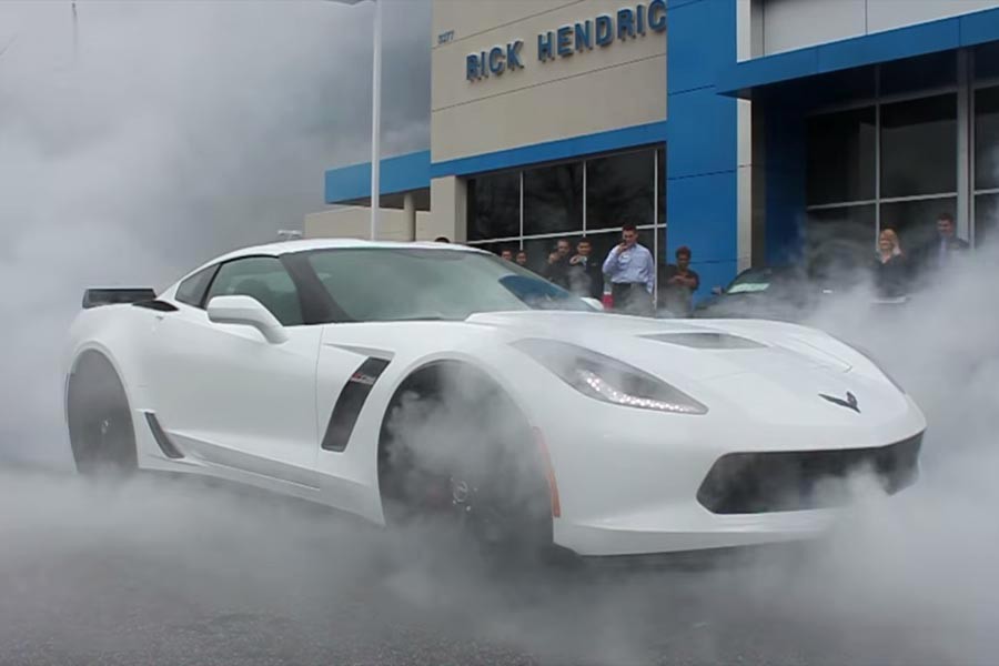 Παραλαβή νέας Corvette με 1 λεπτού burn out! (video)