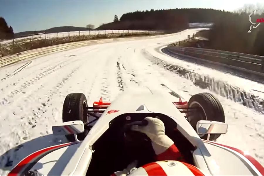 Μονοθέσιο τρέχει στο χιονισμένο και παγωμένο Nurburgring! (video)
