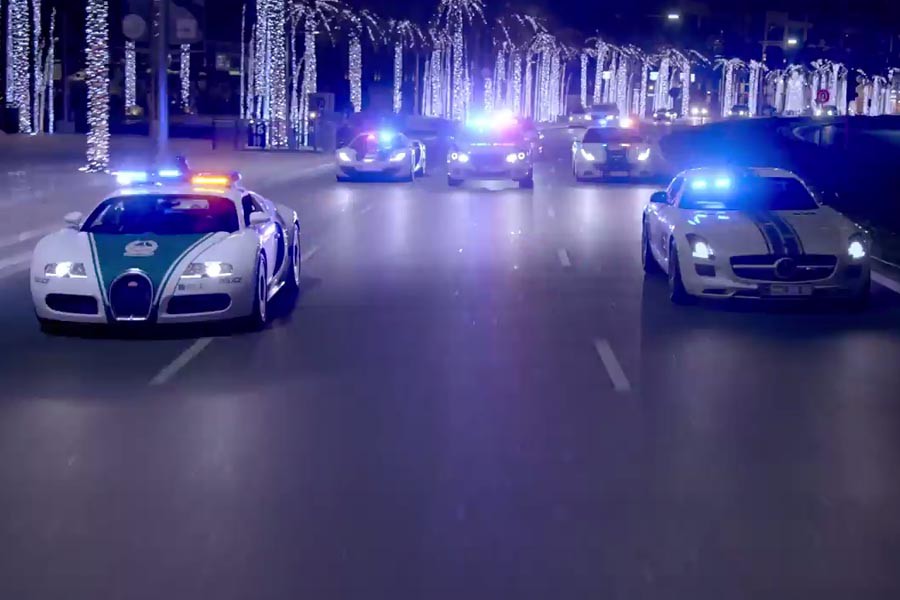 Η αστυνομία του Ντουμπάι βγήκε βραδινή περίπολο (video)