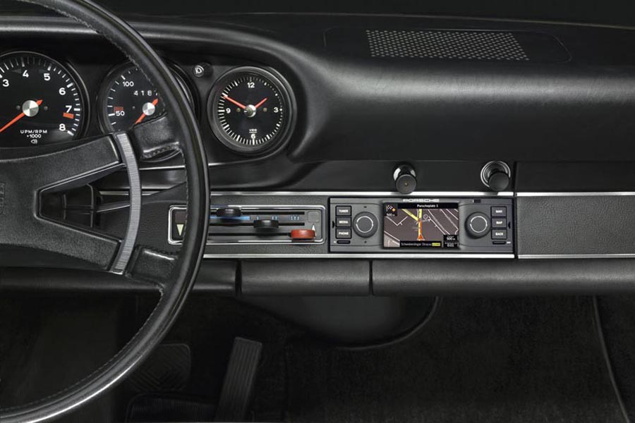 Ρετρο-μοντέρνο Porsche navigation radio για τις κλασικές 911