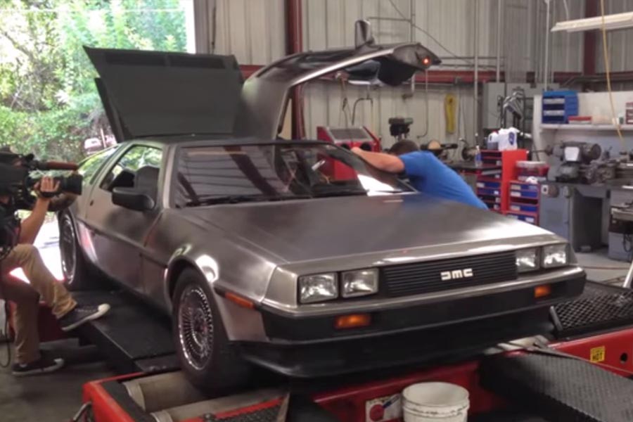 Επιστροφή στο μέλλον με DeLorean 425 ίππων! (video)