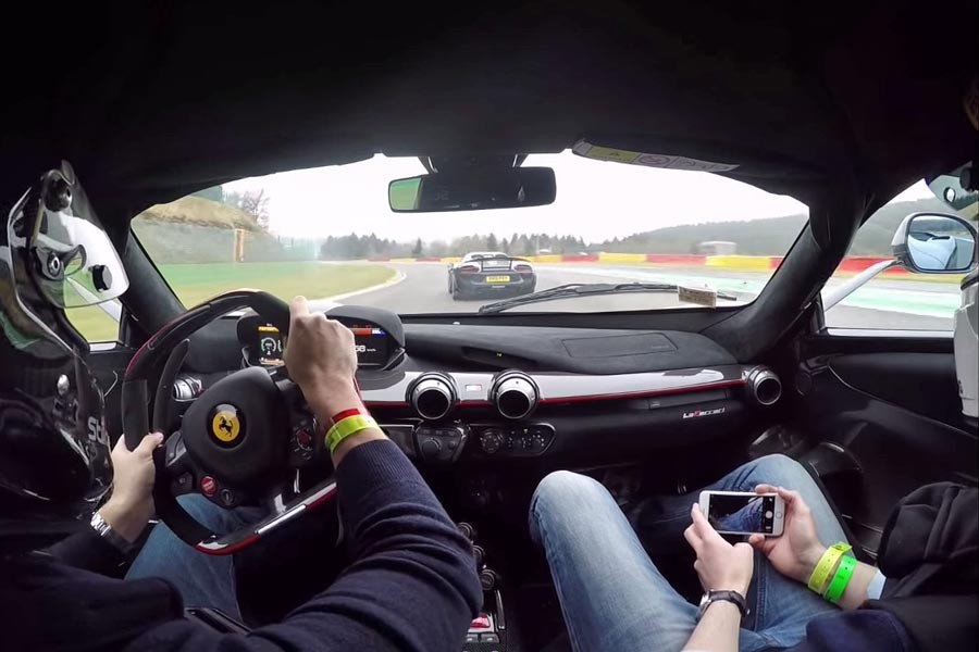 Ferrari LaFerrari κυνηγά Porsche 918 Spyder γλιστρώντας! (video)