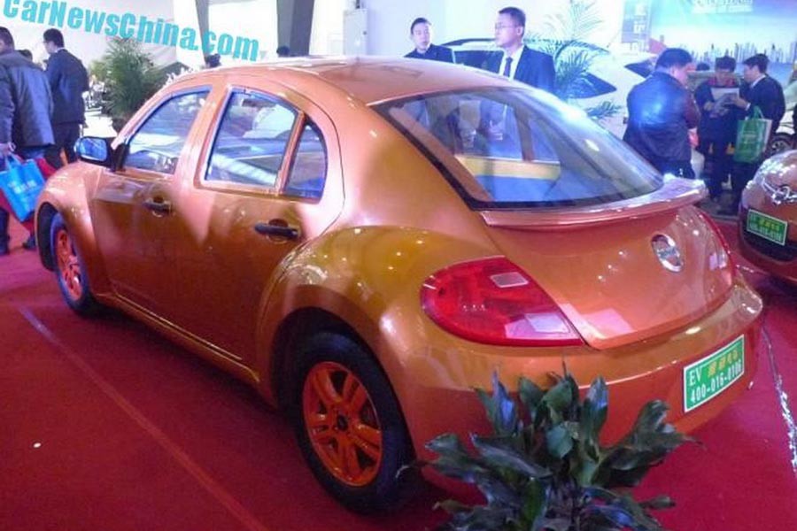 Κινέζοι κατασκεύασαν κλώνο του VW Beetle με 5 πόρτες!