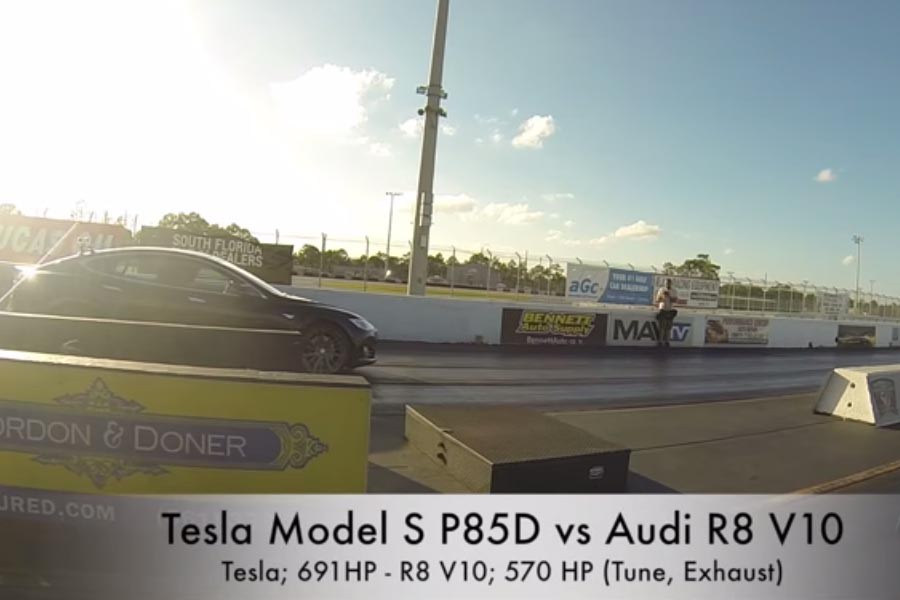 Audi R8 V10 vs Tesla Model S P85D στα 0-400 μέτρα (video)