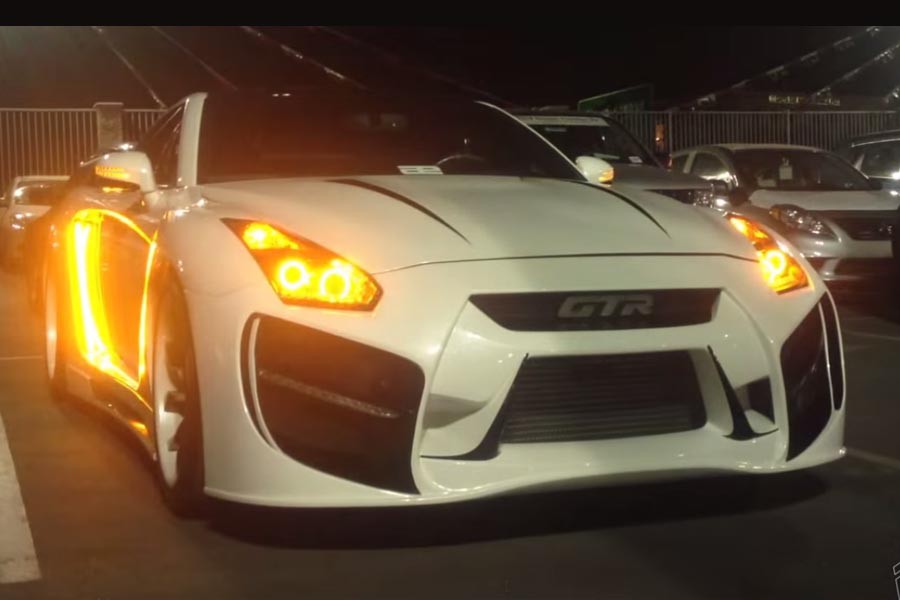 Nissan GT-R Radzilla με φώτα λούνα παρκ! (video)