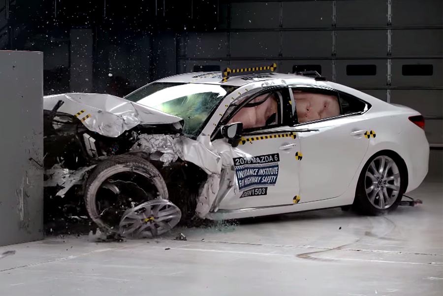 Σκληρό καρύδι το νέο Mazda6 στις δοκιμές πρόσκρουσης (+videos)