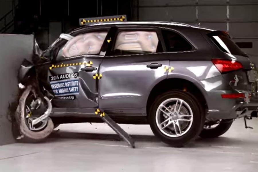 Το Audi Q5 πέρασε επιτυχώς το σκληρότερο crash test (+video)