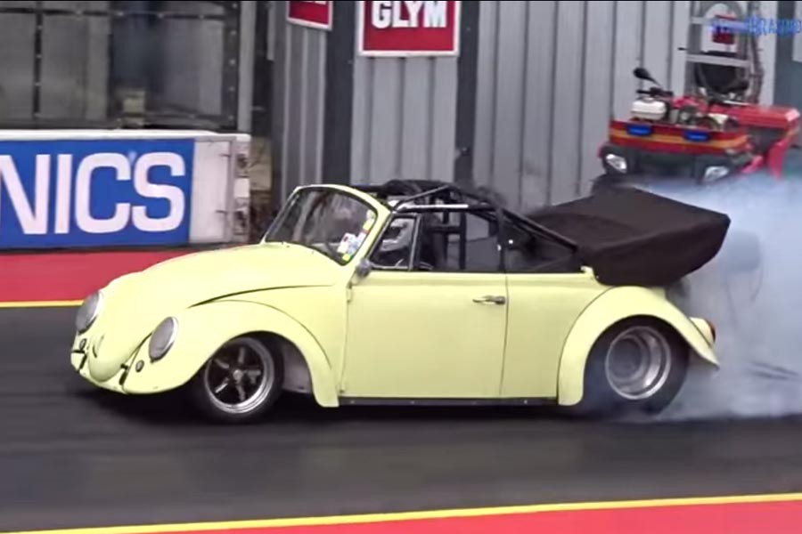 Το ταχύτερο VW Beetle Cabrio είναι μοντέλο του 1960 (video)