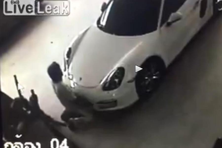 Άντρας «ικανοποιείται» με μια Porsche Boxster! (video)