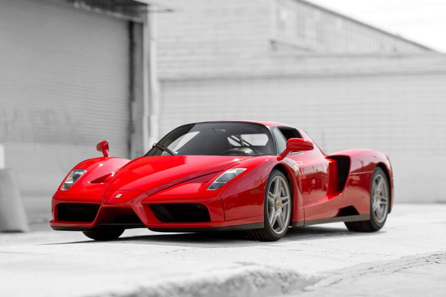 Πωλείται «ευλογημένη» Ferrari Enzo του Πάπα Ιωάννη Παύλου Β’!