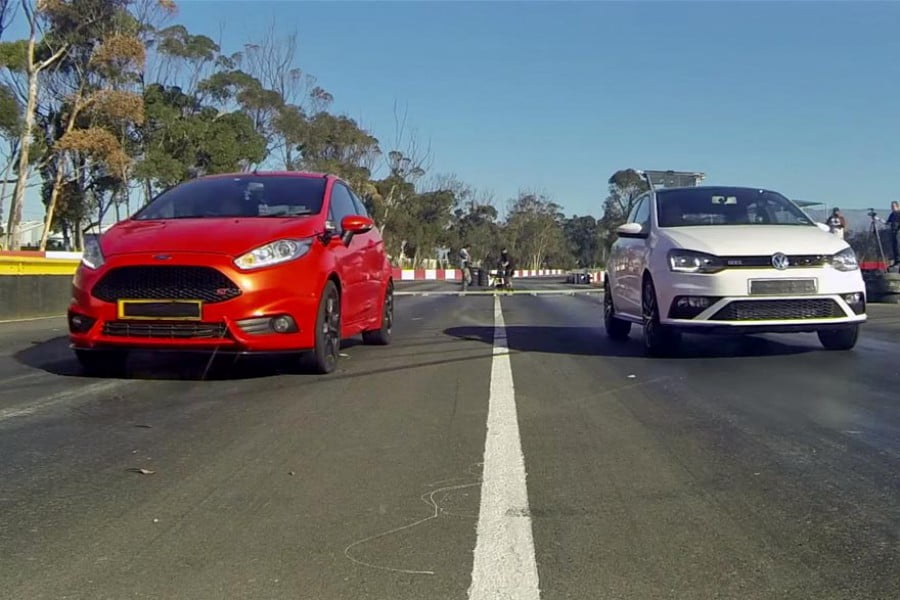 Κόντρα στο 400άρι Ford Fiesta ST vs VW Polo GTI (video)