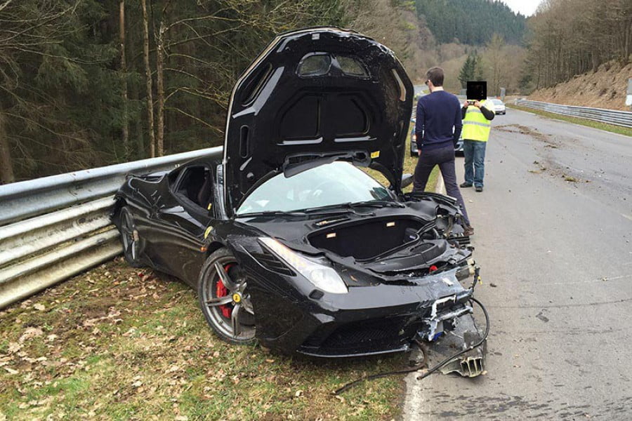 Κάτοχος Ferrari ζητά δωρεές για την επισκευή ζημιάς €210.000!