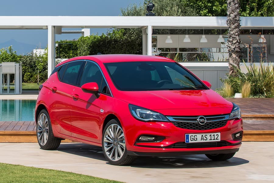 Το νέο Opel Astra πάτησε στην Ελλάδα μαζί με το μίνι Karl