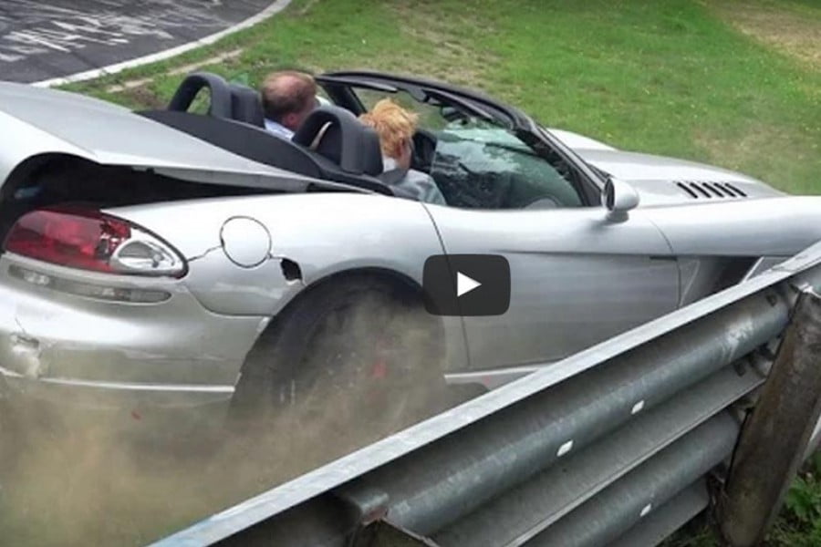 Σφοδρή πρόσκρουση Viper στις μπαριέρες του Nurburgring (video)