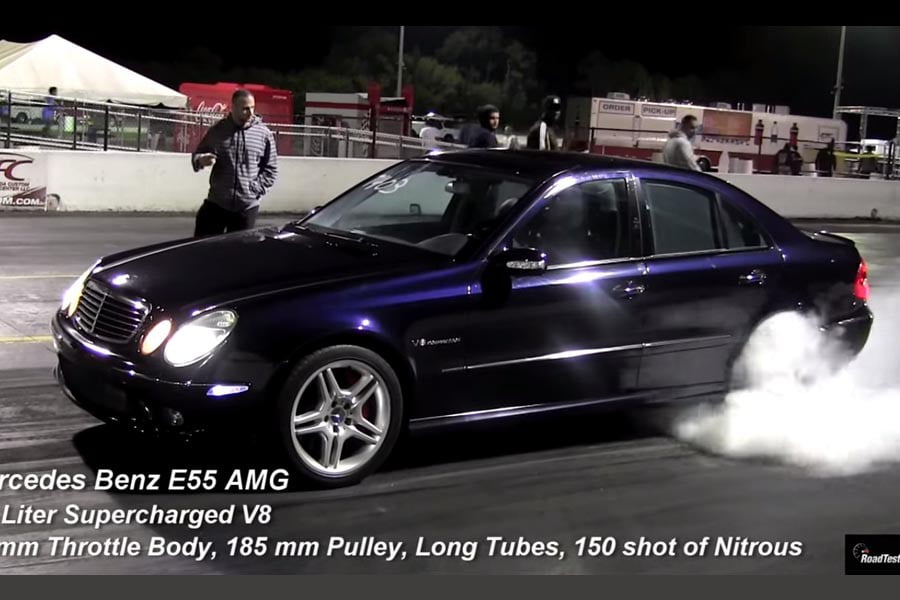 Mercedes E55 AMG νορμάλ εξωτερικά είναι πύραυλος! (video)